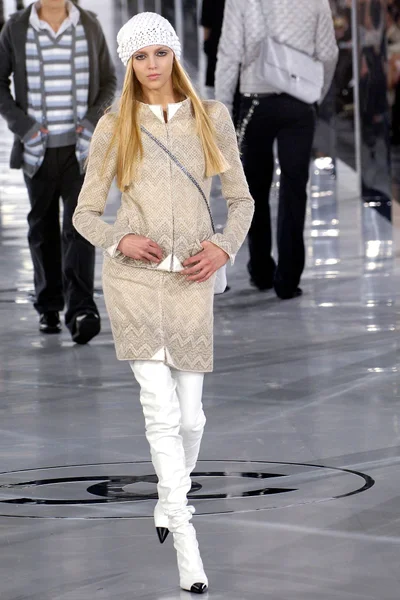Look 11
